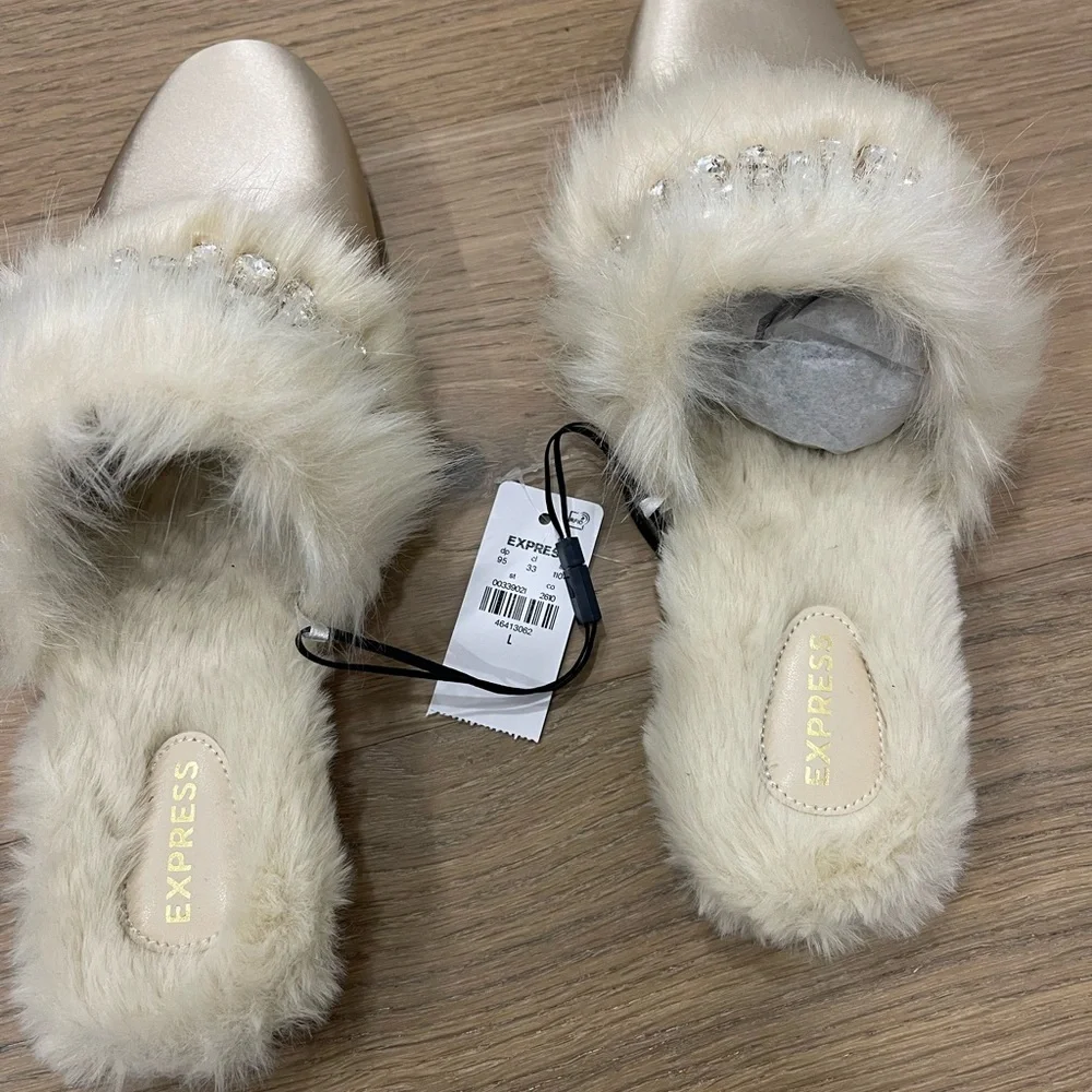 Express Metallic Slippers with Fur and Embellishments - Picture 3 of 8